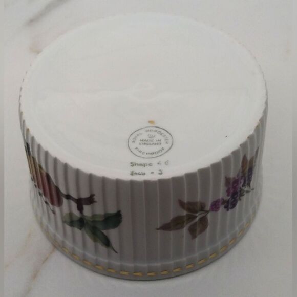 Royal Worcester England Evesham White & Gold Souffle Ramekins Vintage Dining - Picture 8 of 11